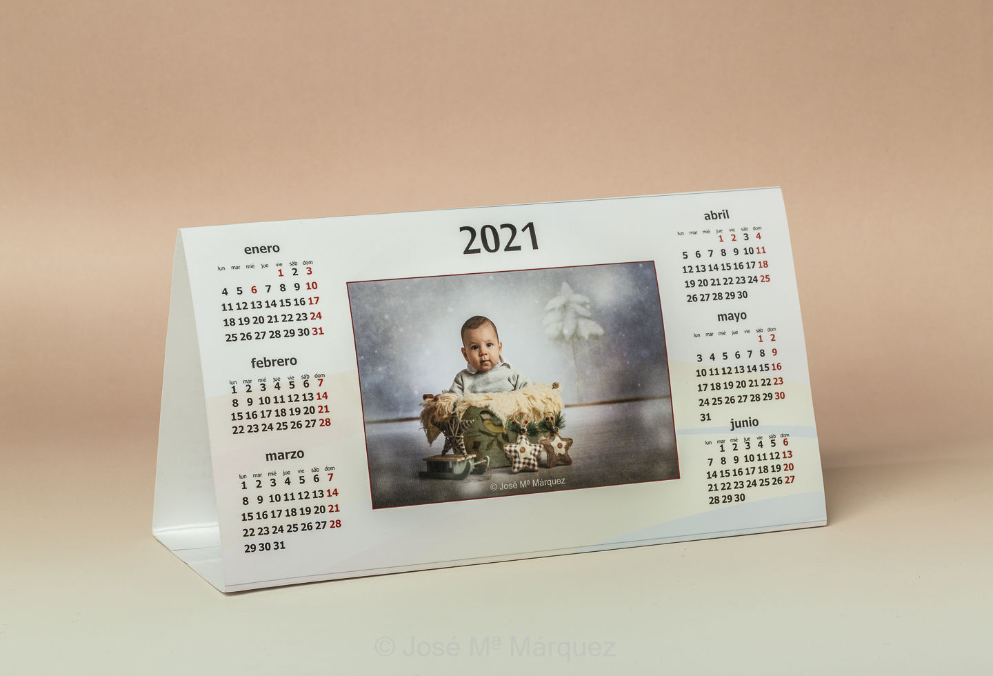 José María Márquez. Fotógrafo de Granada. - calendario-sobremesa-triangular-dos-fotos-regalo-de-navidad-para-felicitar-fotos-navidenas-de-estudio-en-granada.jpg