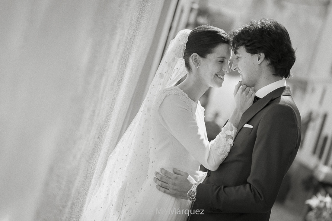 Reportaje de boda. Exteriores en el Albaicín. Granada.