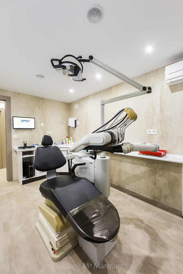 Detalle sillón de dentista clínica dental. Fotografía profesional para publicidad. Reportaje publicitario en Granada