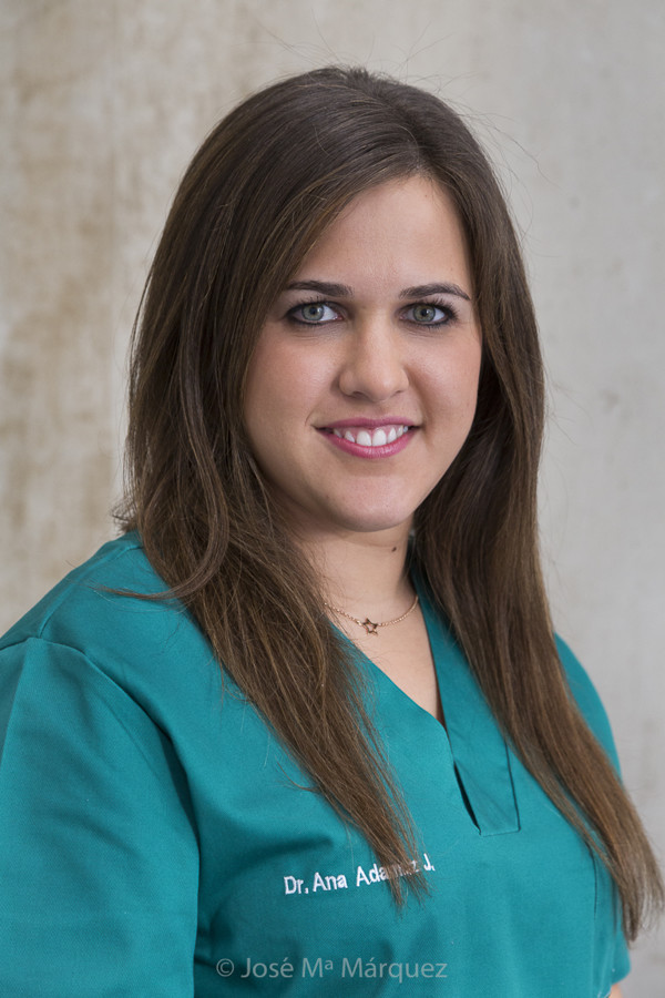 Retrato corporativo Clínica Dental Adamuz. Fotografía para web. Imagen corporativa. Fotógrafo publicitario en Granada
