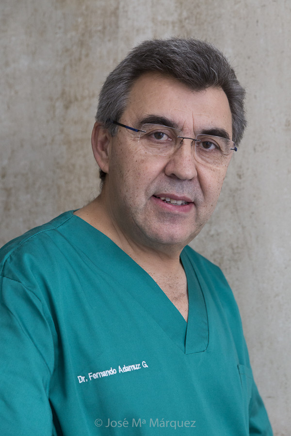 Retrato corporativo Clínica Dental Adamuz. Fotogrfaía profesional imagen corporativa. Fotógrafos en Granada. Foto para web