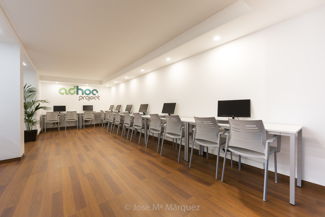 Aula de informática Proyecto AdHoc. Fotógrafo para empresas en Granada. Fotografía publicitaría