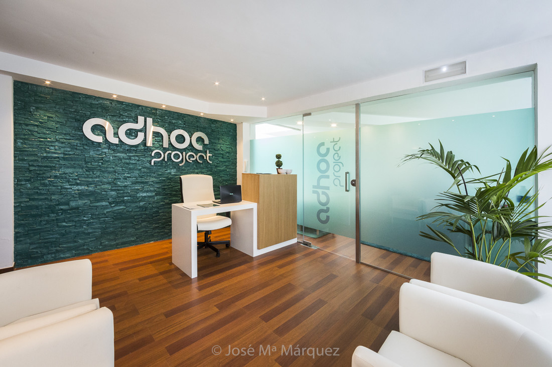 Recepción centro residencial Proyecto Adhoc. Fotografía publicitaría para empresas en Granada. Foto para web