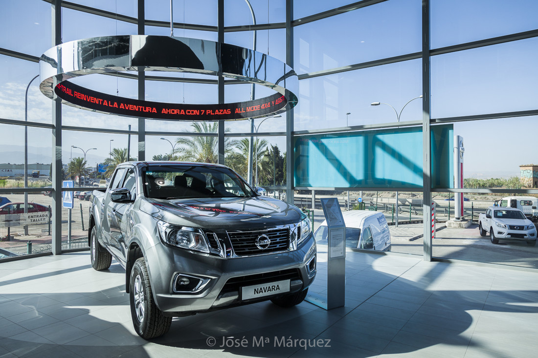 Area Coche de lanzamiento concesionario Nissan Granada.. Reportaje Publicitario. Modelo Nissan Navarra