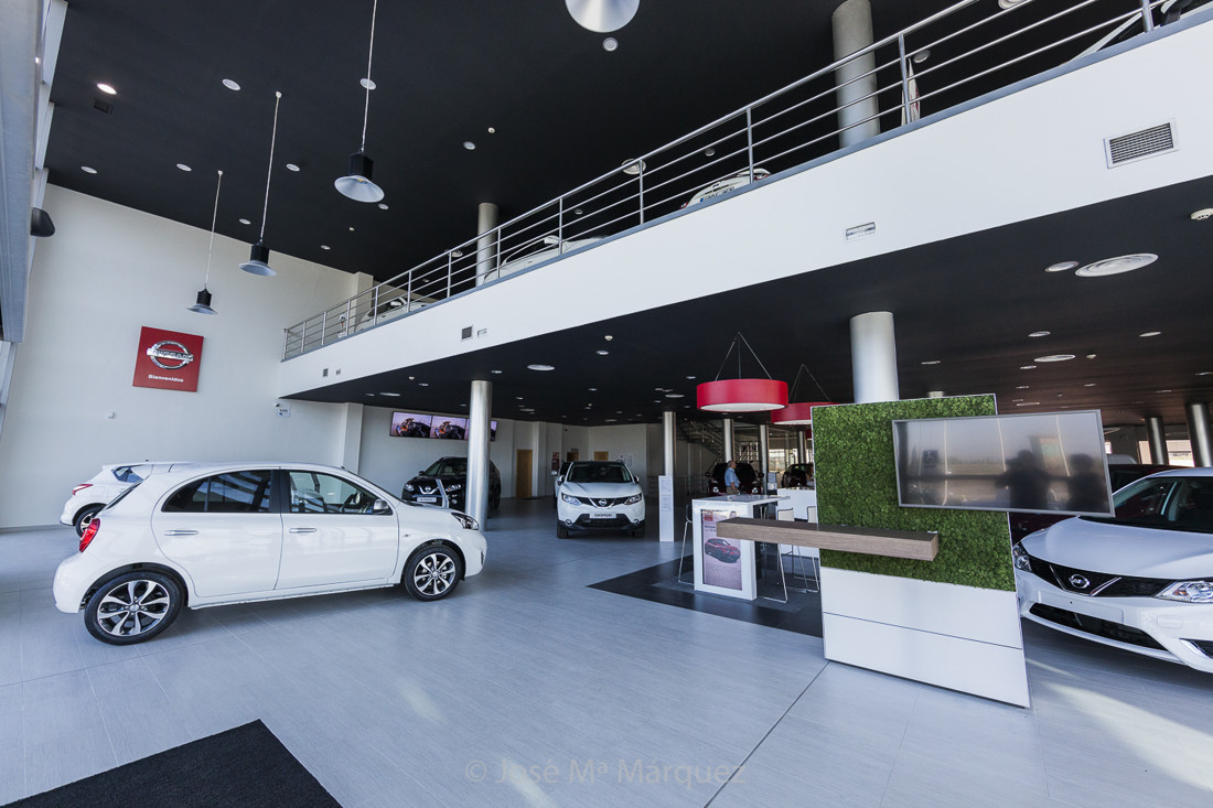Concesionario Nissan Granada. Zona de exposición y atención al cliente. Fotografía  profesional publicitaria en Granada