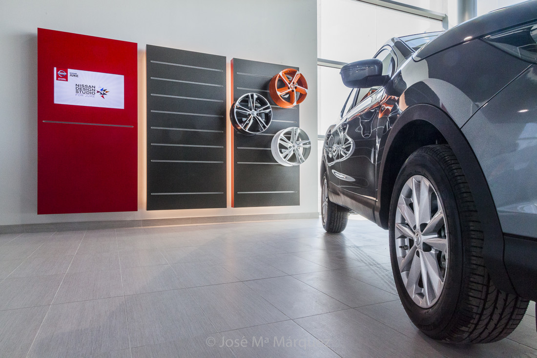 Paneles accesorios. Reportaje publicitario Concesionario Nissan Granada. Fotógrafo granada publicidad empresas