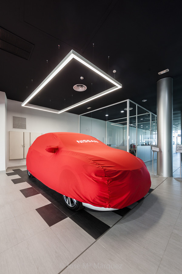 Reportaje publicitario Concesionario Nissan Granada. Zona de Entrega. Fotógrafos granada interiorismo y publicidad