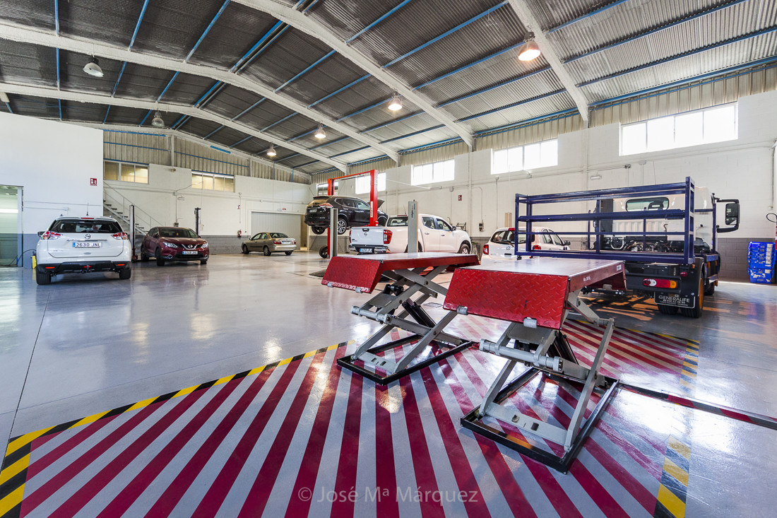 Vista general Taller concesionario Nissan Motril. Reportaje publicitario. Fotografía industrial Granada