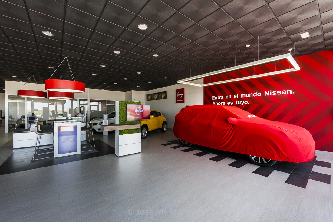 Zona de entrega concesionario Nissan Granada. Reportaje publicitario. Fotógrafos granada interiorismo y publicidad