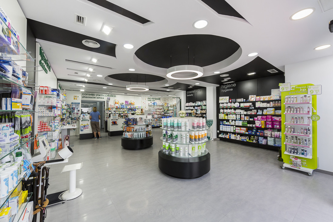 Reportaje interiorismo y decoración para Tecnyfarma. Interior Farmacia los Gallardos. Fotógrafo publicidad Granada