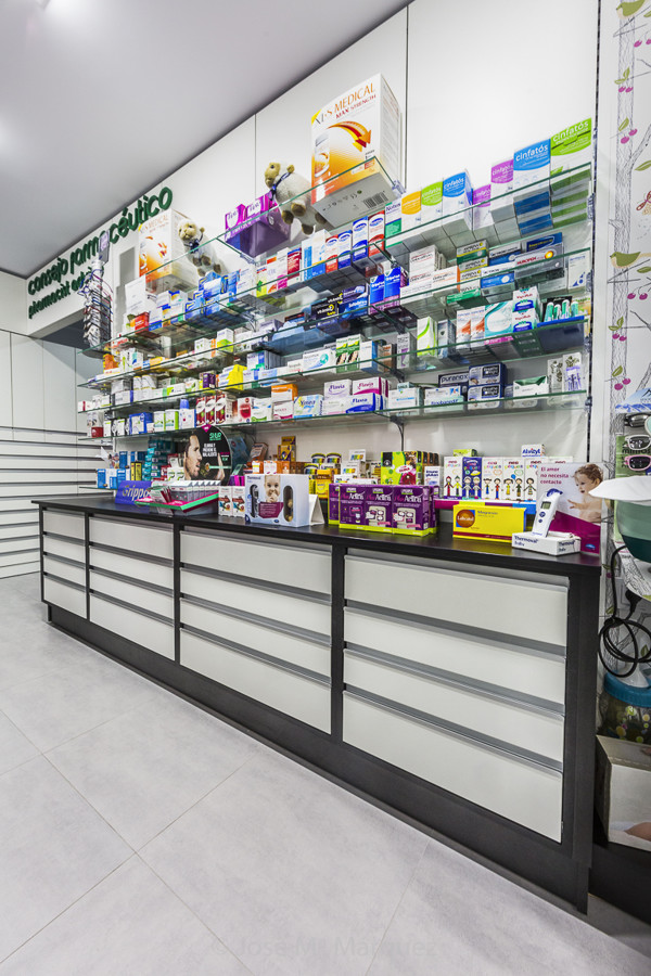Reportaje publicitario. Diseño, interiorismo y mobiliario Tecnyfarma. Farmacia Los Gallardos. Fotógrafo publicidad Granada.jpg
