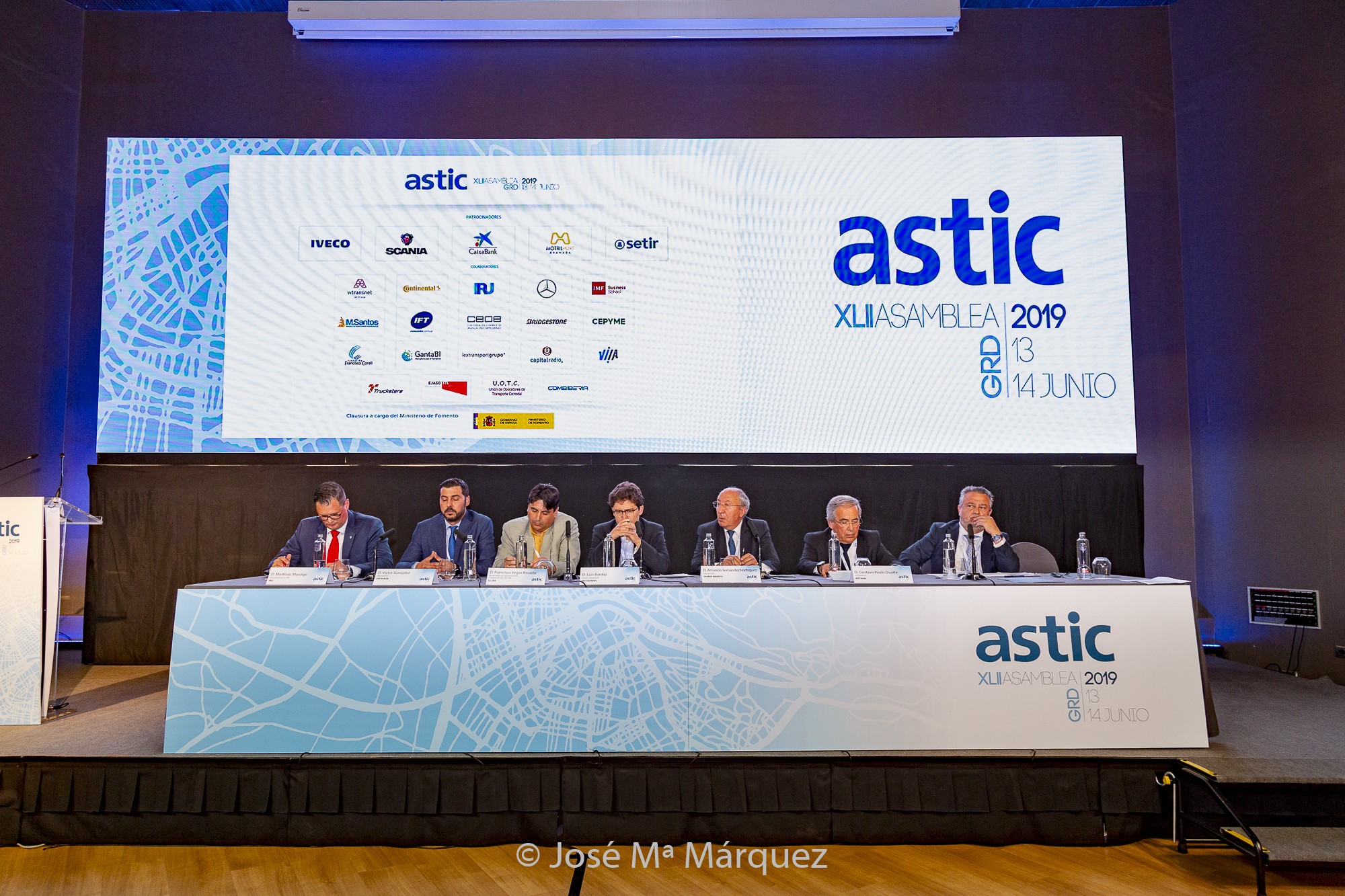 Mesa redonda Asamblea ASTIC en Granada. Fotografía del reportaje del Congreso. Fotógrafo de Empresas. Foto Corporativa y publicitaria