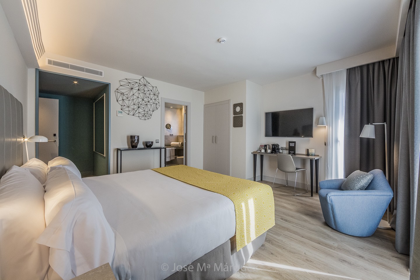 Habitación Hotel Catalonia Granada. Fotografía publictaria para empresas. Reportajes hoteles en Granada