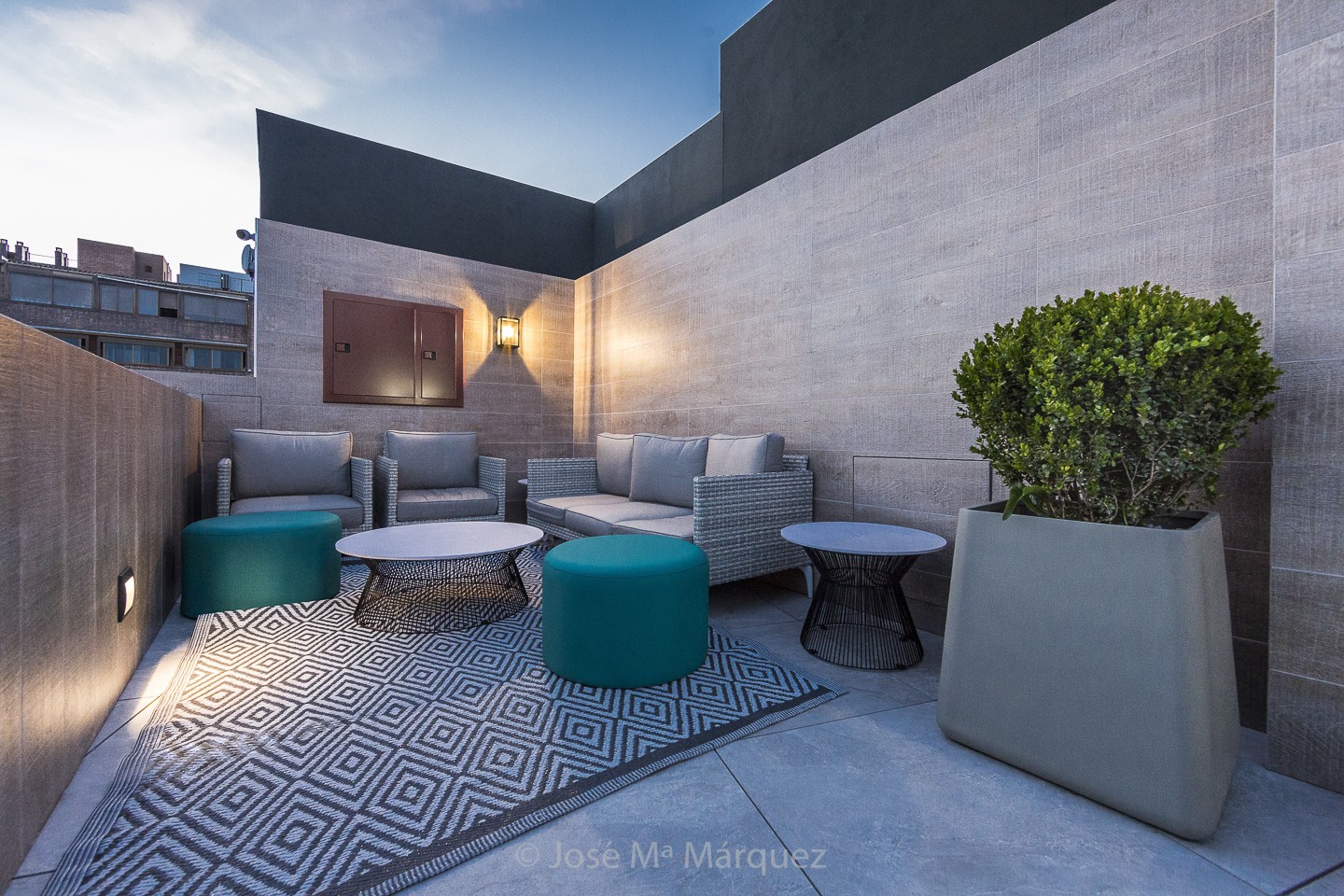 Rincón especial relax en la terraza Hotel Catalonia Granada. Atardecer con vistas Sierra Nevada. Fotógrafos Granada