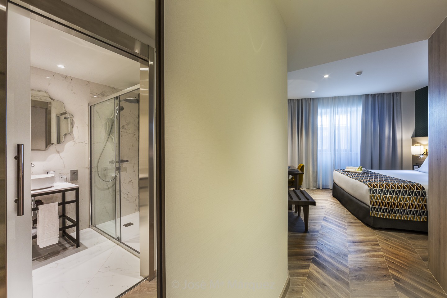 Vista general habitación piloto Hotel Juan Miguel. Reportajes publicitarios para hoteles en Granada