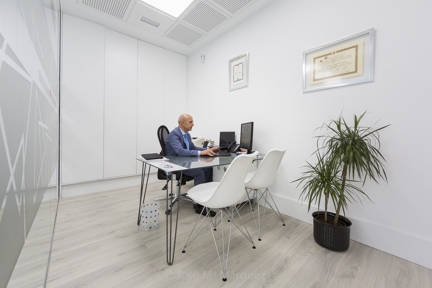 Oficina correduría de seguros Juan Cano. Fotógrafo publicitario Granada. Fotografía profesionalpara web