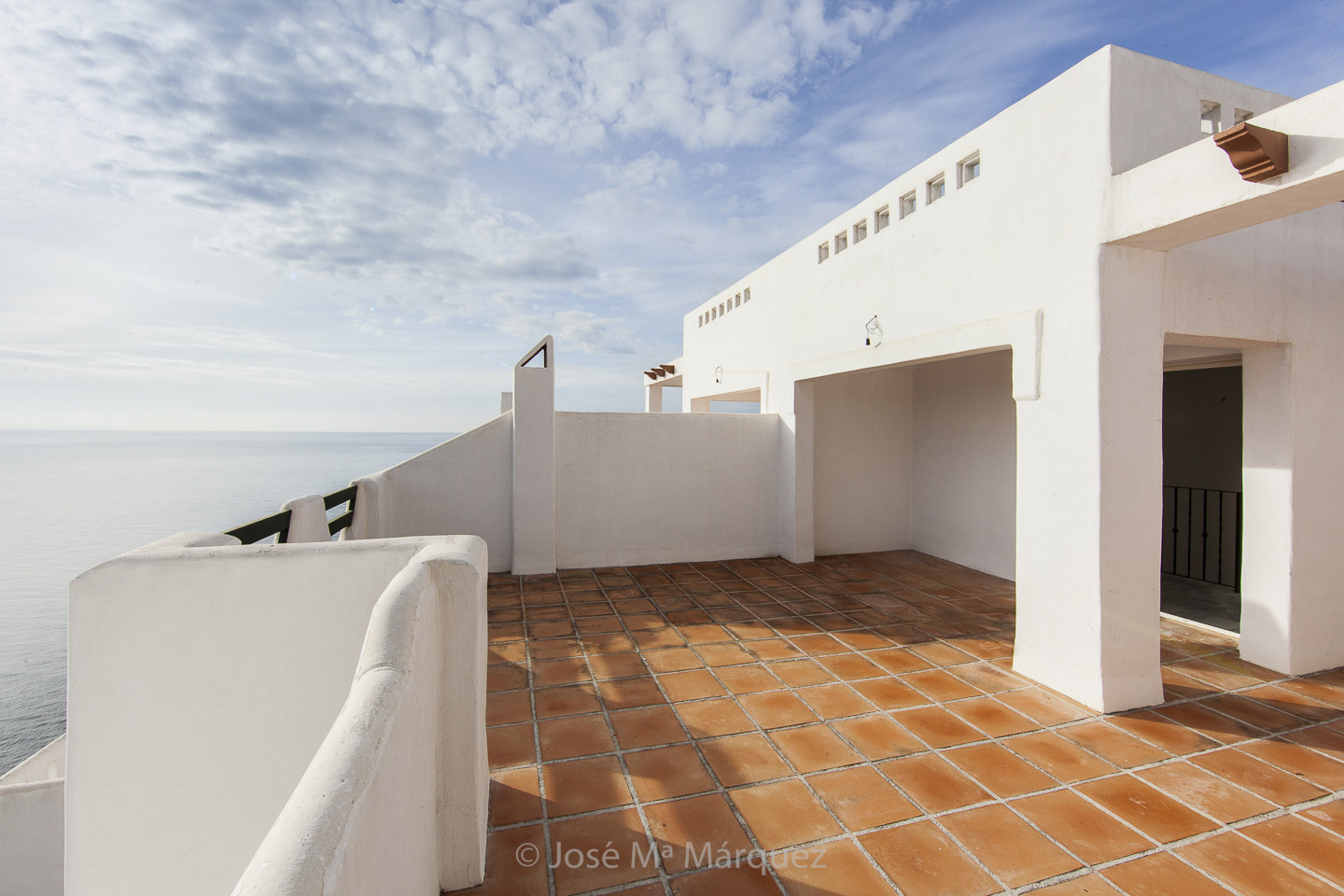 Apartamento en venta en la playa de Almuñecar. Terraza con vistas al mar. Fotógrafo de inmuebles en Granada
