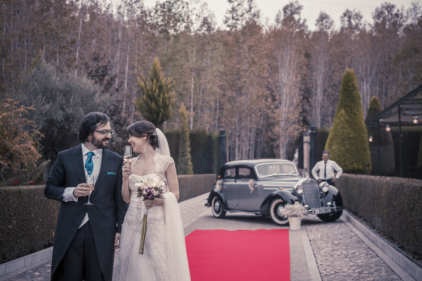 Instantánea de boda con un equilibrio dinámico. Fotografía documental.